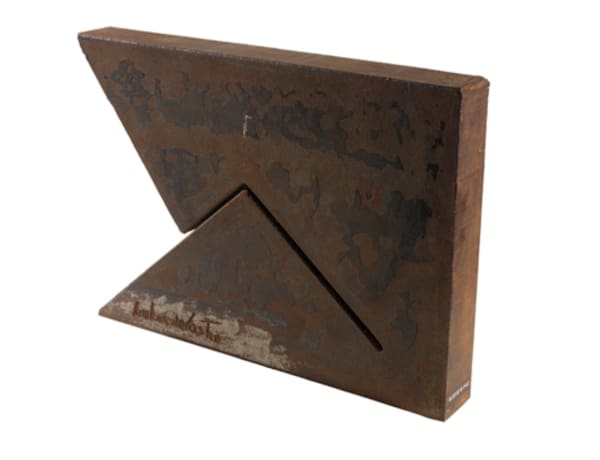 Escultura de Corte - Sem Título (Untitled), déc. 80, Aço Cortén (Corten Steel). 28 x 38 x 5 cm