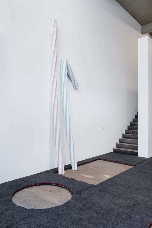 Ana Dias Batista, Às Avessas, 2018 - Galeria Marilia Razuk - Foto/ Photo Filipe Berndt
