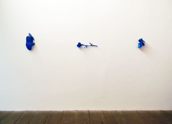 Vista da exposição "Sapatos e Flores", 2017 - Sergio Romagnolo