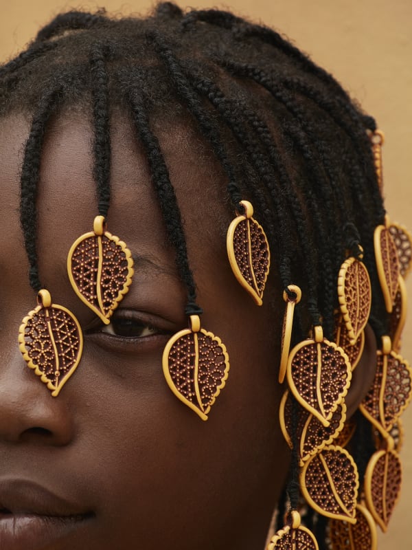Laura Bonnefous, Girl with Yellow Leaves, Kilamba, 2022