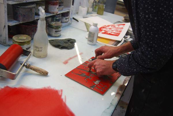 RELIEF PRINTING Polymetal Hydraulic relief platen press, bed size 80 x 100cm 1 x Proofing press, bed size 45 x 70cm Selection of rollers and brayers, bench hooks Print rack The large combination Takach press can also be used to print woodblocks up to 160 x 100cm