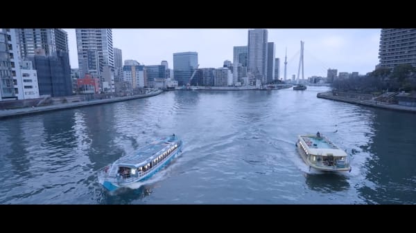 S.O.S-Run Shin Shin 2024 Performance view on the Sumida River in Tokyo Supported by Visions of the City – Obayashi Foundation Research Program ⓒ The Artist. Courtesy of artist.