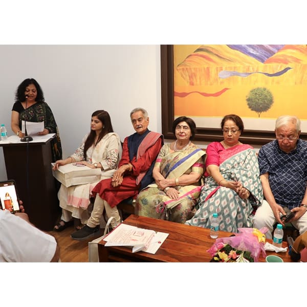 (L-R) Amrita Bera (on the podium), Archana Lark, Prayag Shukla, Uma Jain, Gagan Gill, Ashok Vajpeyi.