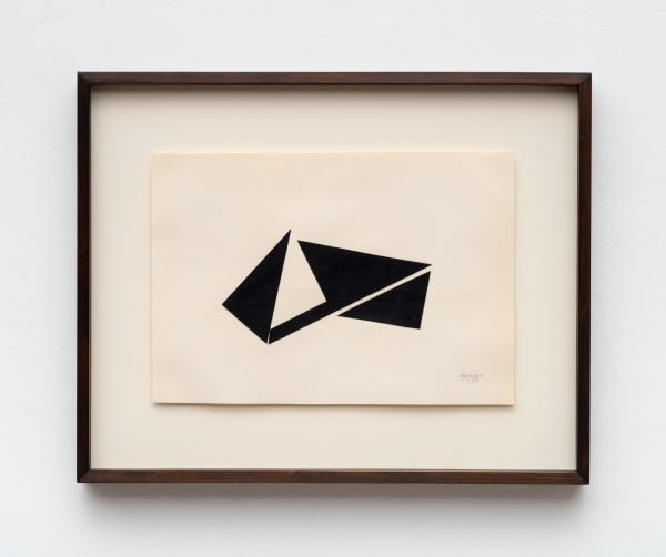 Habuba Farah (1931) Sem título [Untitled], 1974 Assinado e datado (inferior direito) [Signed and dated (lower right)] Recorte sobre papel [Cut-out on paper] 21 x 30 cm [8 1/2 x 12 in.]