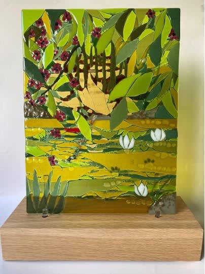 JEANETTE COOK Berry In The Stream 49 x 38 x 13 including oak stand (glass 31 x 41) Kiln fused glass on oak stand £375