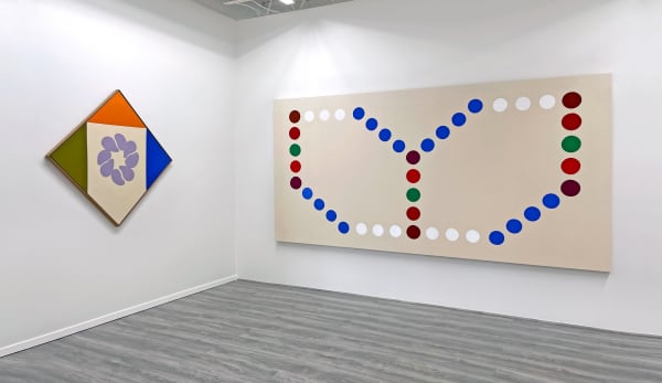 Installation shot:. Left: Paul Reed, #12A, 1964 ©Paul Reed | Right: Thomas Downing, Split Possession, 1972 ©Thomas Downing