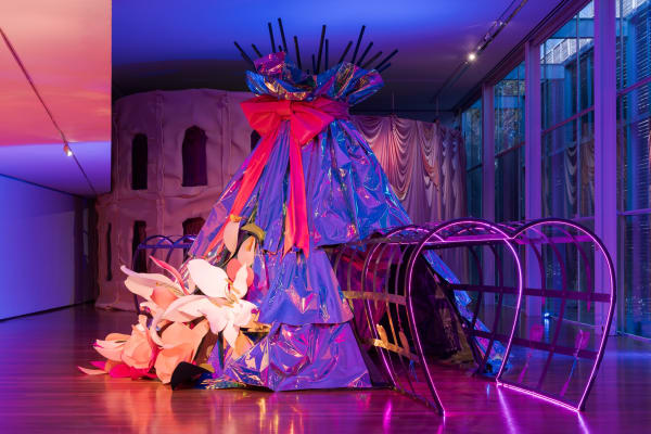 Pauline Curnier Jardin, Deep Scarlet, Scream Ruby | The Freestanding joys, photography by Dinis Santos/Galeria Municipal do Porto.