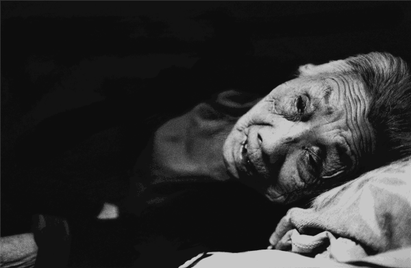 Ancestors and photography in China: Wang Youshen’s Before and after grandmother passed away 王友身, 我奶奶去世前后