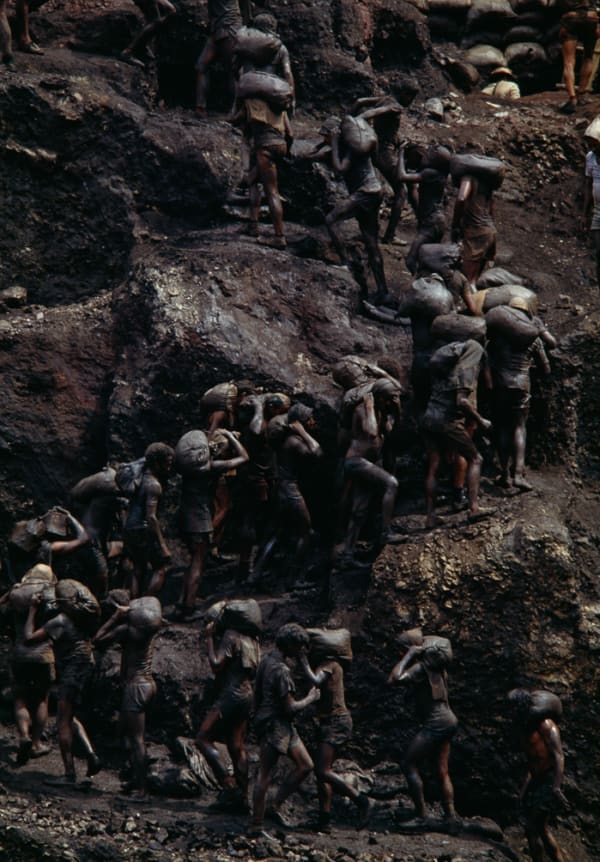 HUMANIDADE X NATUREZA: Juca Martins, 'Serra Pelada'