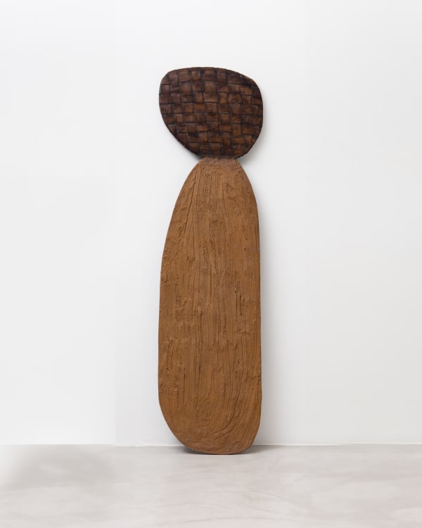 Marco Tulio Resende Recortes , 2004 Madeira, terras, couro, resina acrílica e pigmentos. 60 x 180 cm