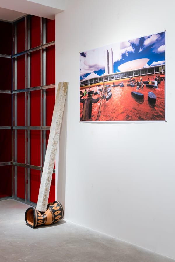 From left to right: Andrey Guaianá Zignnatto, Alicerce IV (Foundation IV), 2021 Ceramic and concrete, 65 x 120 x 20 cm; Edu Simões