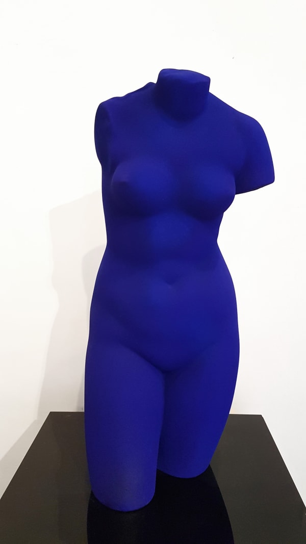 Yves KLEIN, Vénus d'Alexandrie (Vénus bleue, S41), 1962- 1982 Pigment IKB et résine sur plâtre (IKB pigment and resin on plaster) 69 x 30 x 30 cm, Ed/300 © Samuel Le Paire Fine Art