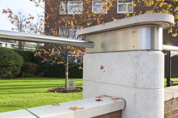 Slinkachu Fall context shot (wall)