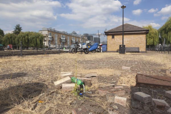 Slinkachu paradise context shot