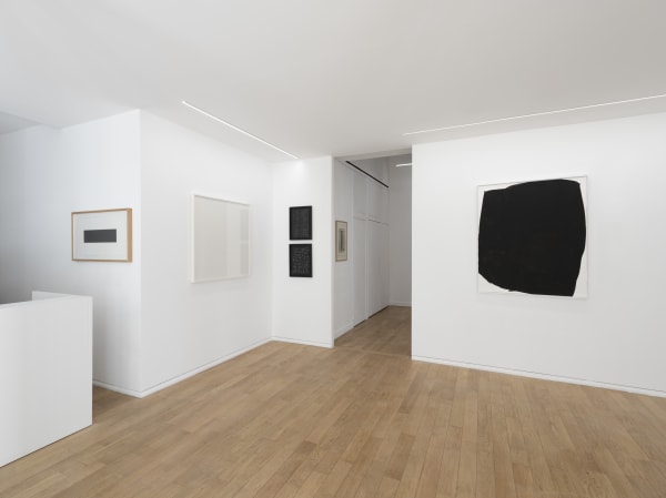 Vue de l'exposition "ON PAPER" Crédits photo : Origins Studio