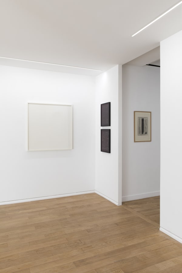 Vue de l'exposition "ON PAPER" Crédits photo : Origins Studio