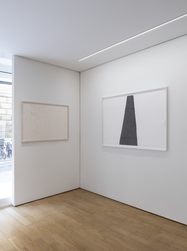 Vue de l'exposition "ON PAPER" Crédits photo : Origins Studio