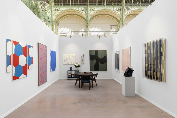 Vue du stand E8, Courtesy Galerie etc. © Nicolas Brasseur