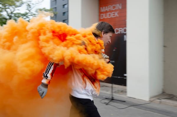 Marcin Dudek, The Crowd Man, performance, Muzeum Współczesne Wrocław, Poland, 2019.