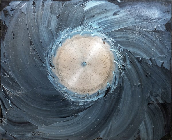 Gear wheel with surrounding paints