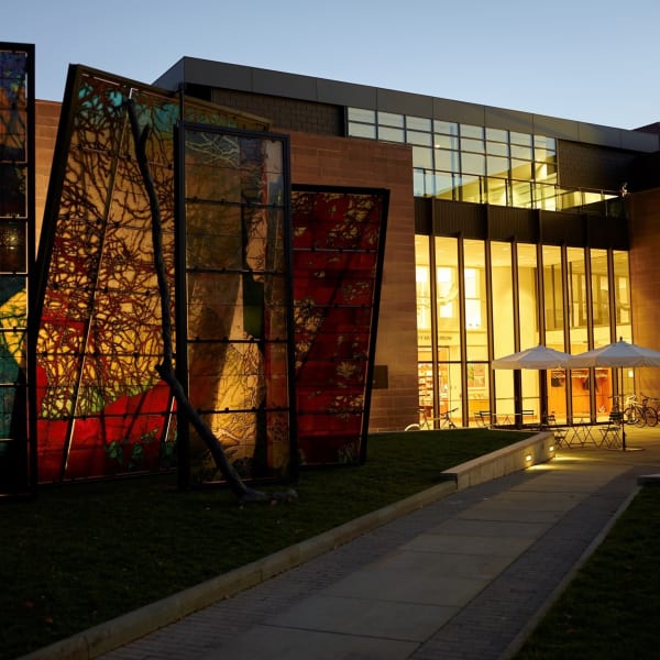 Night photo of Princeton Art Museum, the building is glowing
