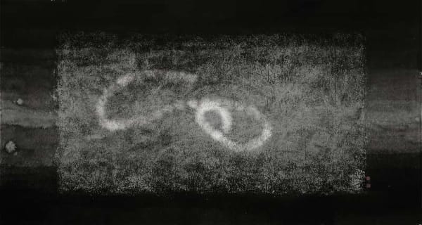 Black & white ink works have left white trails of movement