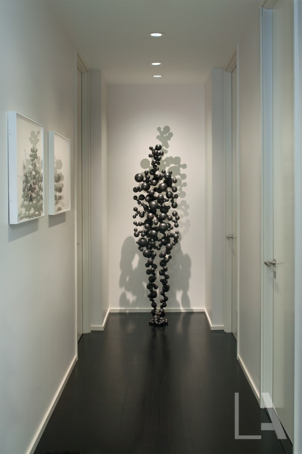 Sculpture by Antony Gormley (British, b. 1950). Private Collection. Courtesy Lovell Art Advisory.