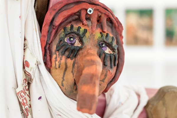 Shaking the habitual exhibition