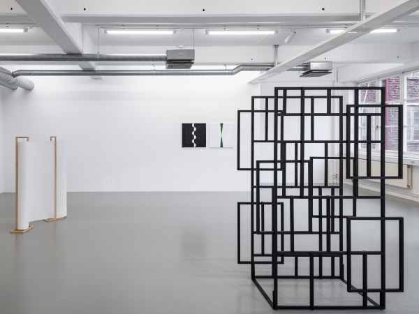 Installation view, Helén Svensson, Kvinnorna, 2025, Galleri Duerr. Photo: Jean-Baptiste Béranger.