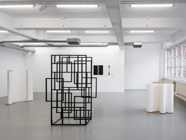 Installation view, Helén Svensson, Kvinnorna, 2025, Galleri Duerr. Photo: Jean-Baptiste Béranger.