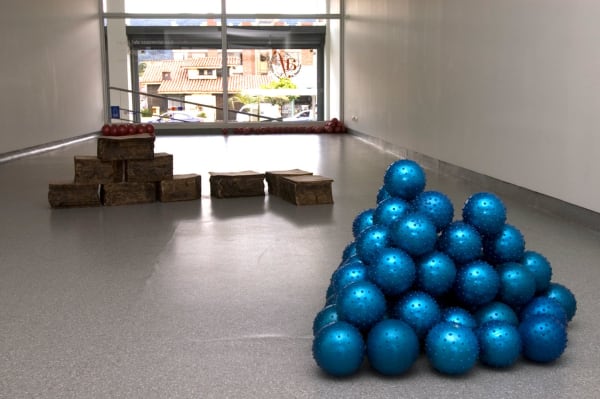 Serie Los Terminos Del Juego Instalacion Papel Impresopelotas De Hule Y Concreto 2006 Gem 4