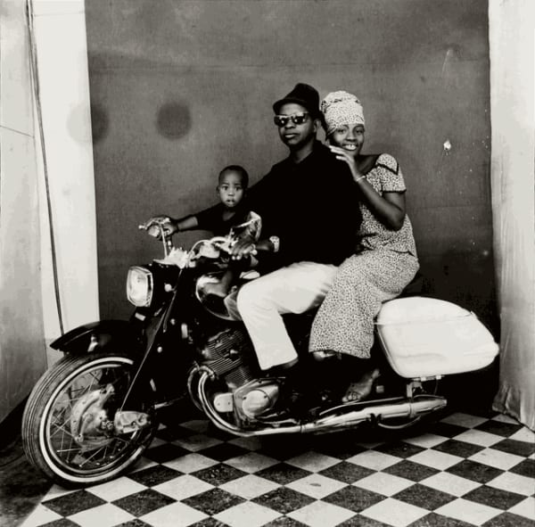 Malick Sidibé - La famille en moto, 2001