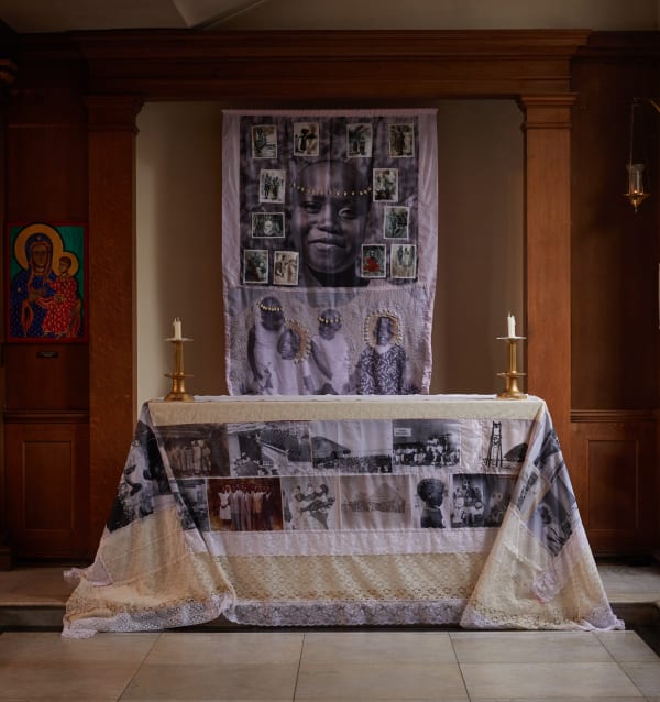 Installation view, Tuli Mekondjo, 'Omuua Oku Li Popepi : The Lord is Nearer : Herra On Lähellä' at St James's Piccadilly, London. Photo by James Champion