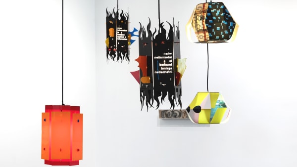 Rafael Domenech, Billboard, light publication (signage, poem, interplay), Surplus plexiglass, electrical cable, LED light bulb, 2021, 22cm × 25cm × 55cm. Photo © X