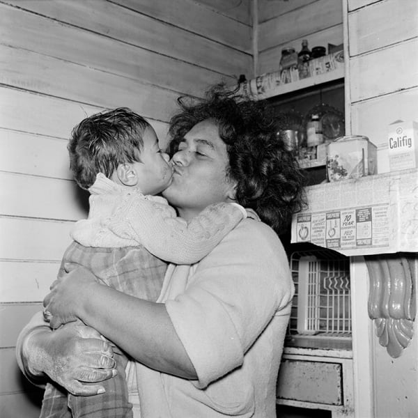 99 Ruatoria 1963 Washday Mumkissingbaby Awm 0584 08 Web
