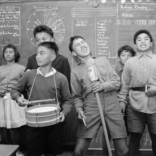 35 Schoolstudentsperforming Wairoa 1963 Awm 0475 F 10 Web