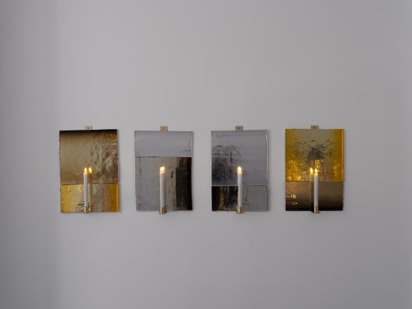 lampetter i spegling med levande ljus