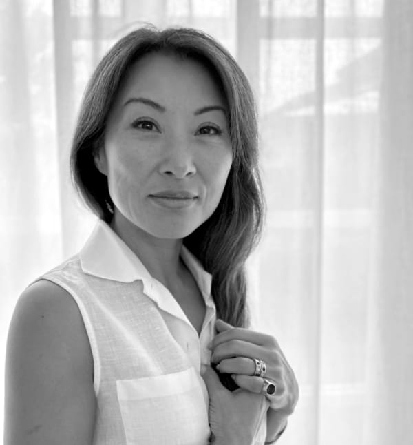 Svartvit porträttbild av konstnären Curie Adelswärd