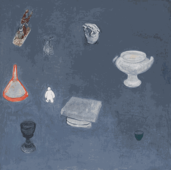 Målning med objekt på em mörkblå duk