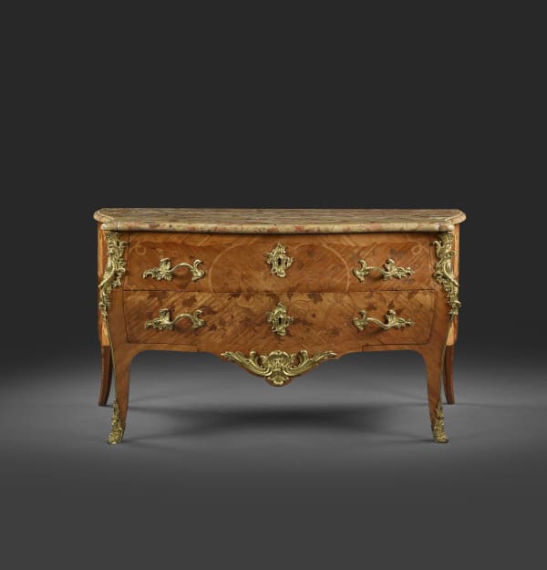 François RÜBESTÜCK (1722-1785), Commode LOUIS XV aux bronzes couronnés d'un C, 18 ème