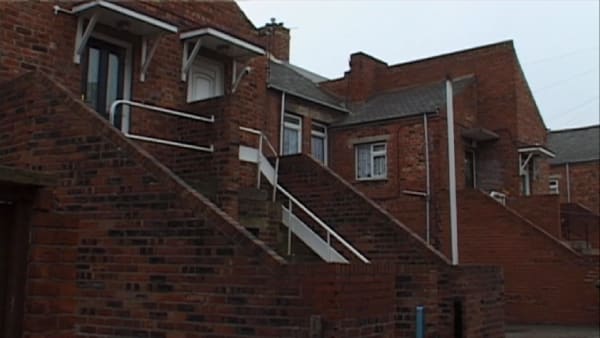 Uma Densa Nuvem de Amor / A Thick Cloud of Love – Algumas teses, antíteses e sínteses queer na Universidade NOVA de Lisboa