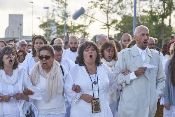Vasco Araújo Libertas - Da condição de pessoa livre, 2019 Performance Symphonic Choir; 200 people; white costumes Music: “Va pensiero” by G. Verdi’s opera Nabucco Variable dimensions