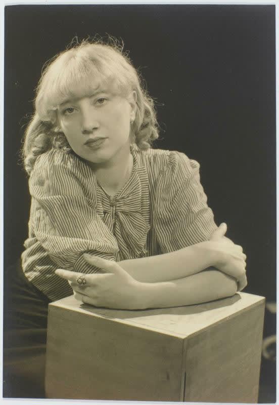 Irène Zurkinden - o.T (Akt am Tisch) o.j, Unknown