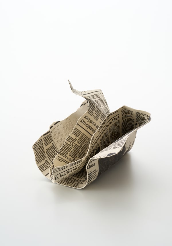 2024 《Newspaper 24-3》 印刷したセラミック H21xW25xD34.5cm