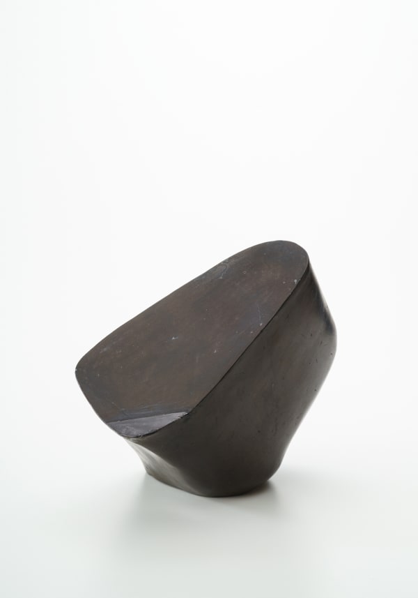 風のつぶやき 1987, 陶/ Ceramic Ｈ22.8 × W28.6 × Ｄ14.5 cm