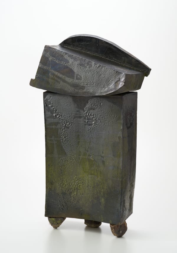 背のびする丘/ A hill stretching its back 1995, 陶/ Ceramic H90 × W50 × D26 cm