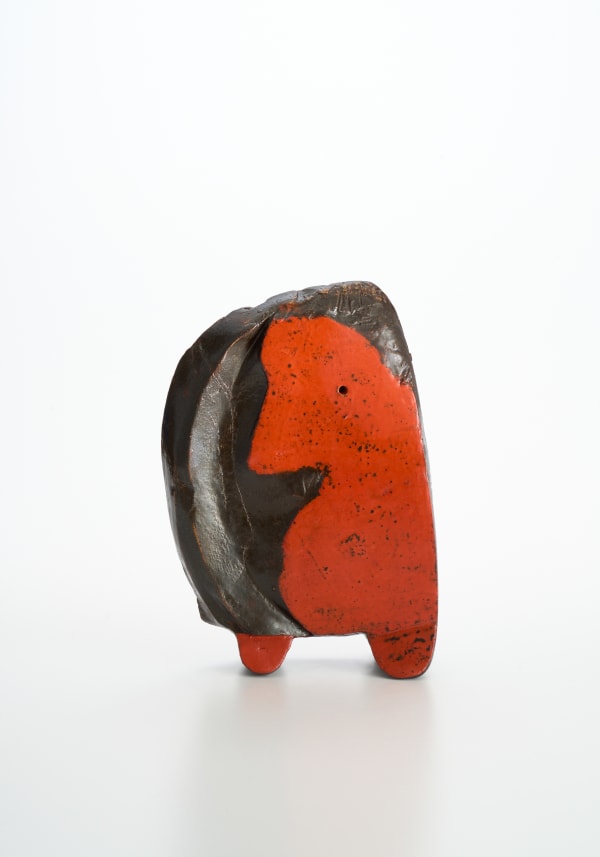 雲に腰かけて 2022, 陶/ Ceramic H26 × W19 × D7.5 cm