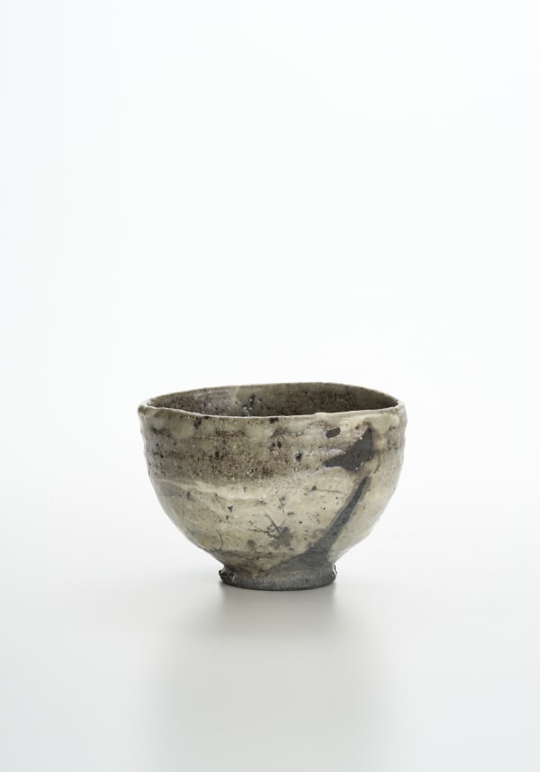 貝釉茶碗/ Tea bowl with shell glaze 1980年代, 陶/ Ceramic H8.6 × W12.5 × D11.1 cm