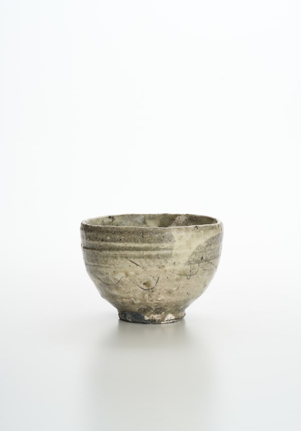 貝釉茶碗/ Tea bowl with shell glaze 1980年代, 陶/ Ceramic H8.2 × W11.8 × D11.8 cm