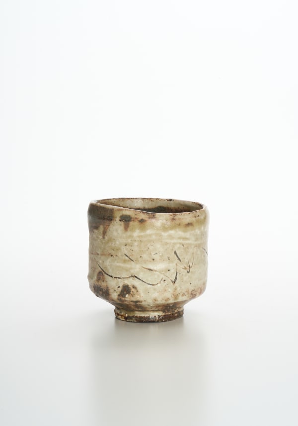 貝釉茶碗/ Tea bowl with shell glaze 1980年代, 陶/ Ceramic H9.7 × W10.5 × D10.5 cm